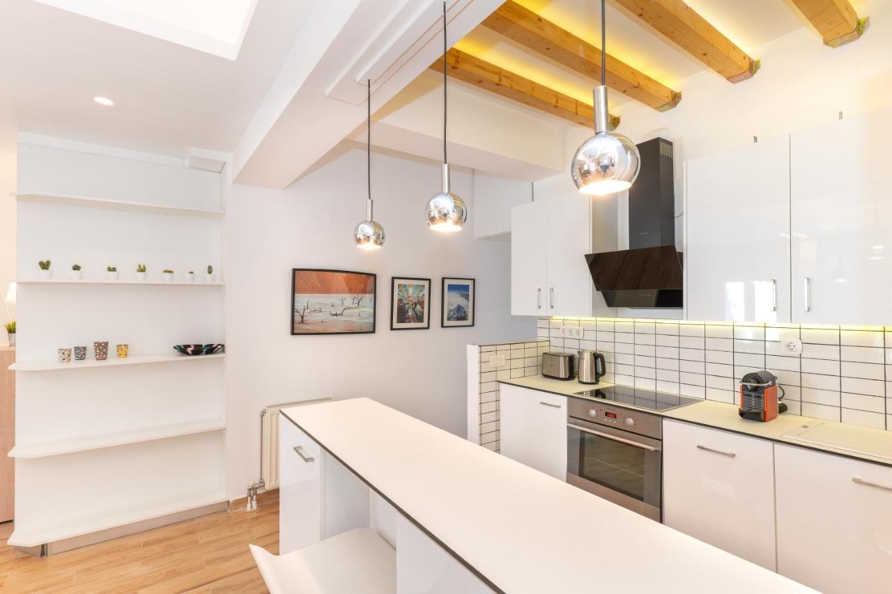 Modern Apartment, Short Walk To Acropolis Sites Aten Exteriör bild
